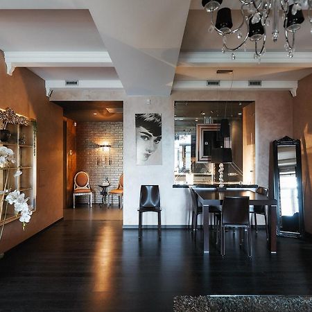 So Fashionable Apartment In The Heart Of Minsk Eksteriør billede
