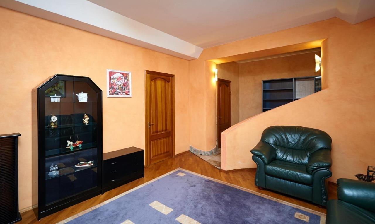 So Fashionable Apartment In The Heart Of Minsk Eksteriør billede